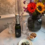 Guesthouseone Bed & Breakfast Haarlem