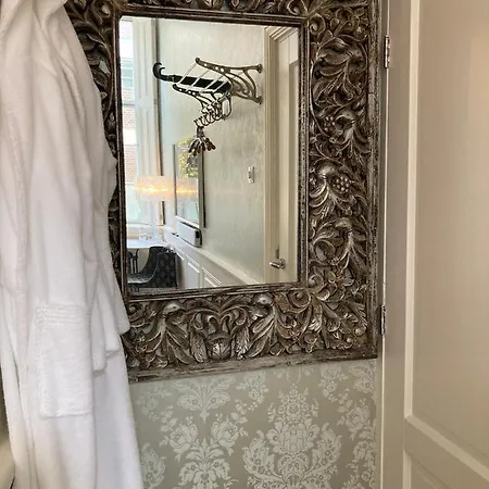 Guesthouseone Bed & Breakfast 4*